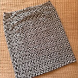 Classic Black and White Plaid Skirt